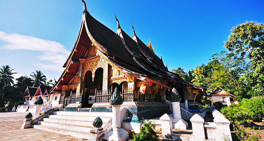 Visit That Luang in Luang Prabang