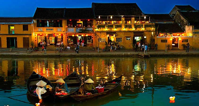 The beauty of Hoi An at night 