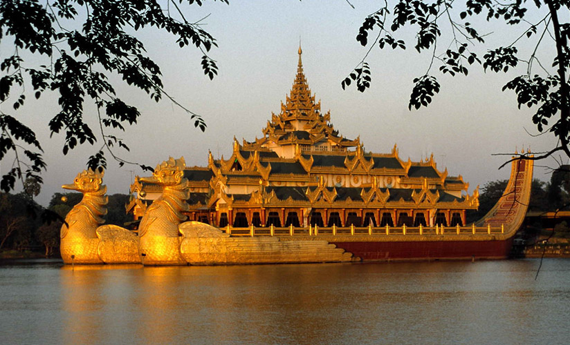 Head to the peaceful Kandawgyi Lake with the Karaweik Hall to join a royal floating barge