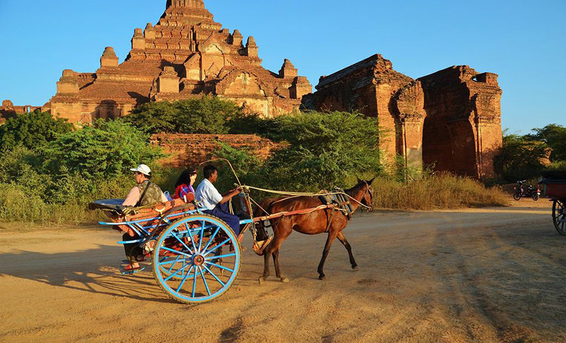Take a ride horse along Bagan city