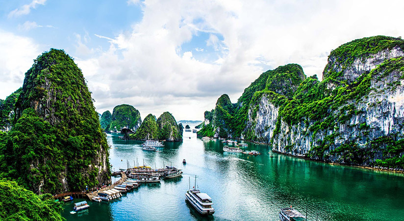 Ha Long Bay is a center of a larger zone which includes Bái Tử Long bay to the northeast, and Cát Bà islands to the southwest