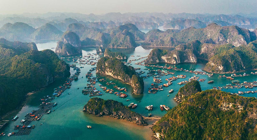 From above, visitors can see the whole beauty of Halong bay 