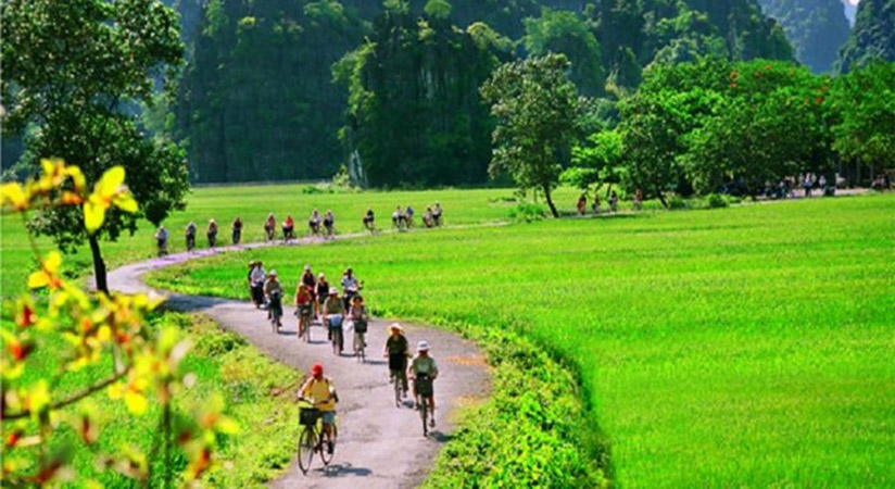 The trip gives you to Ninh Binh, a place with lots of famous attractions