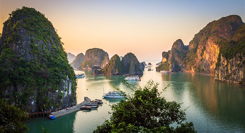 Get on the boat for an interesting cruise trip along halong Bay