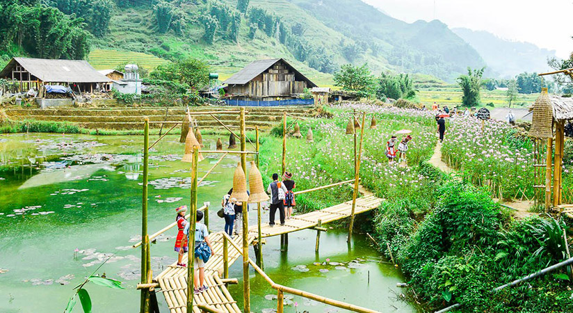 Take a visit to experience the ethnic culture of the locals at Cat Cat village