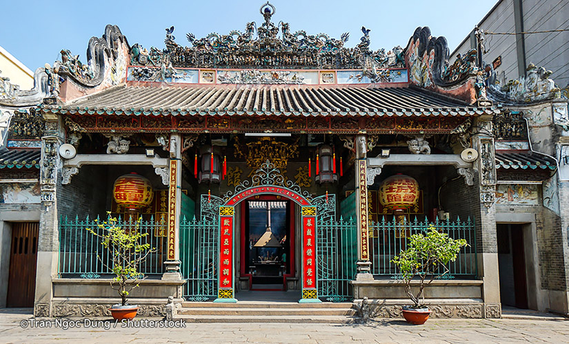 Thien Hau pagoda has the Chinese architecture