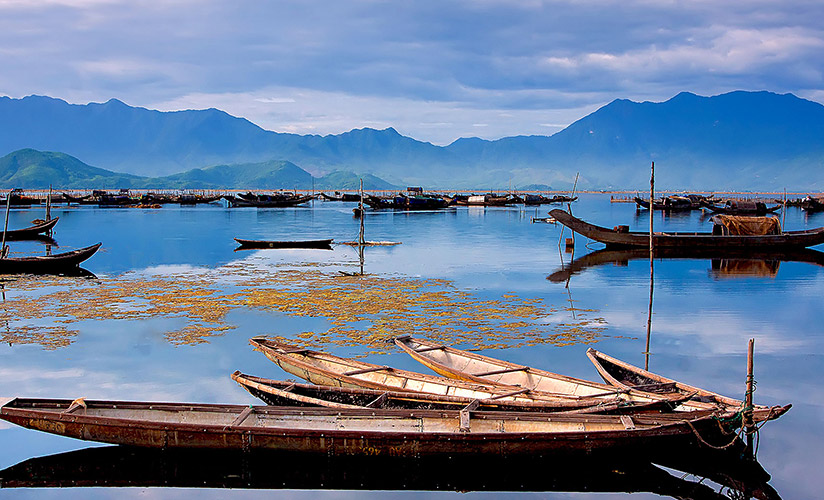 On the way to Hue, visitors can make a stop at Lang Co fishing village