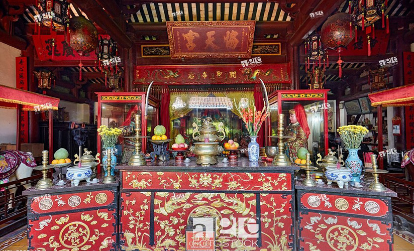 Hoi An ancient town owns a famous pagoda named Phung Hung pagoda