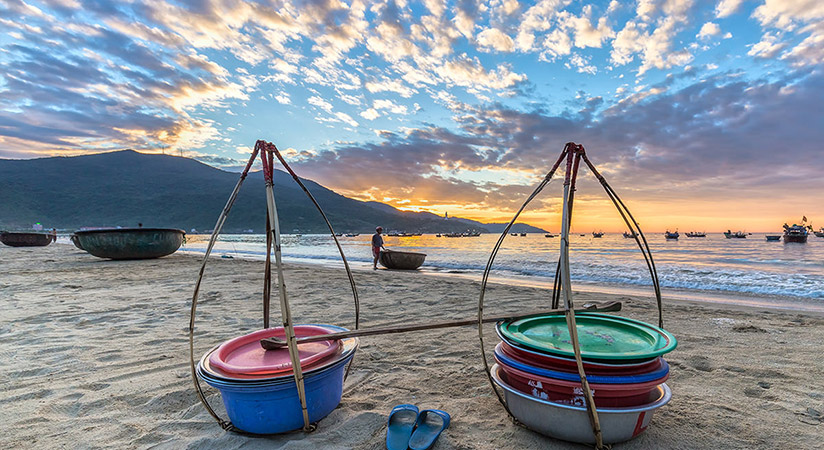 See the beauty of Danang beach, which is near the resort