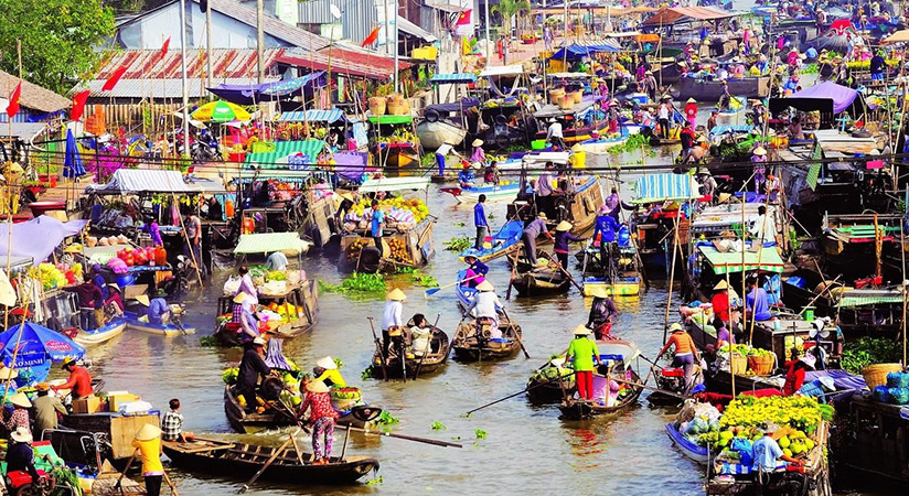 Discover a typical culture of the locals here by joining Cai Be floating market 