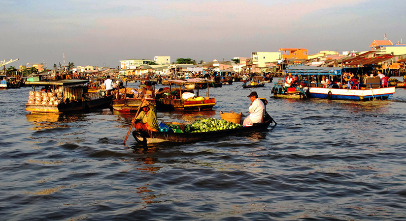 Exploration of Cai Rang floating market 