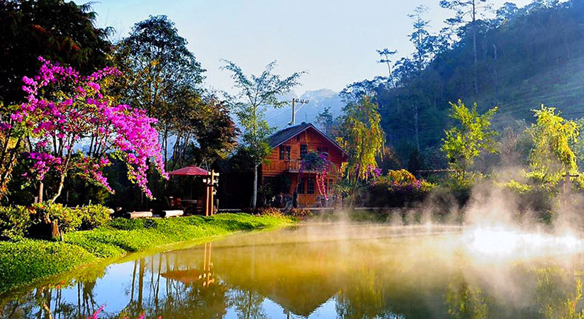 Before driving to Nha Trang, visitors can stop at Tuyen Lam lake