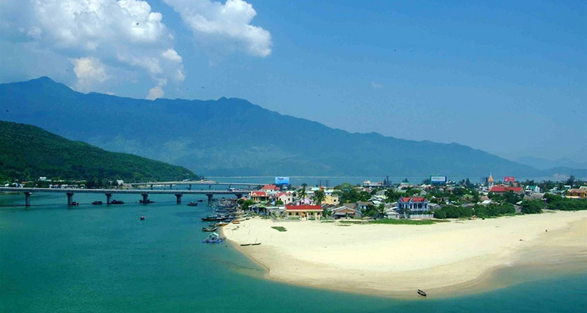 Lang Co fishing village