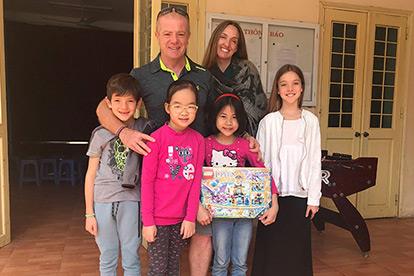 Offered gifts at Huu Nghi orphanage in Hanoi with family Paul Pierre (Photos)