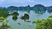 Visit-Halong-bay-by-helicopter-1-day-05