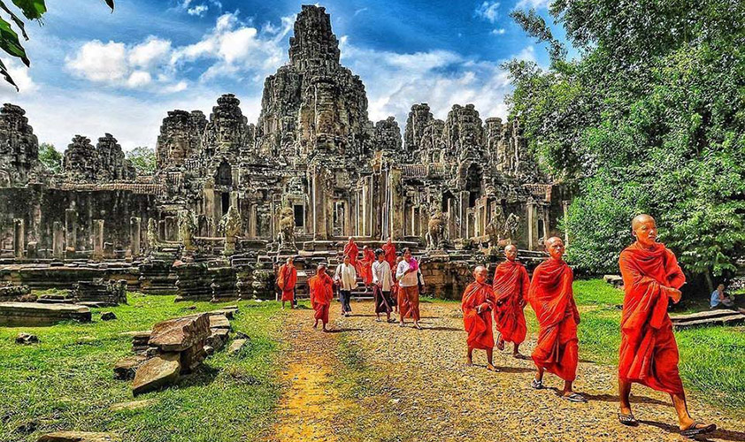 Visit Bayon temples om Angkor Thom 