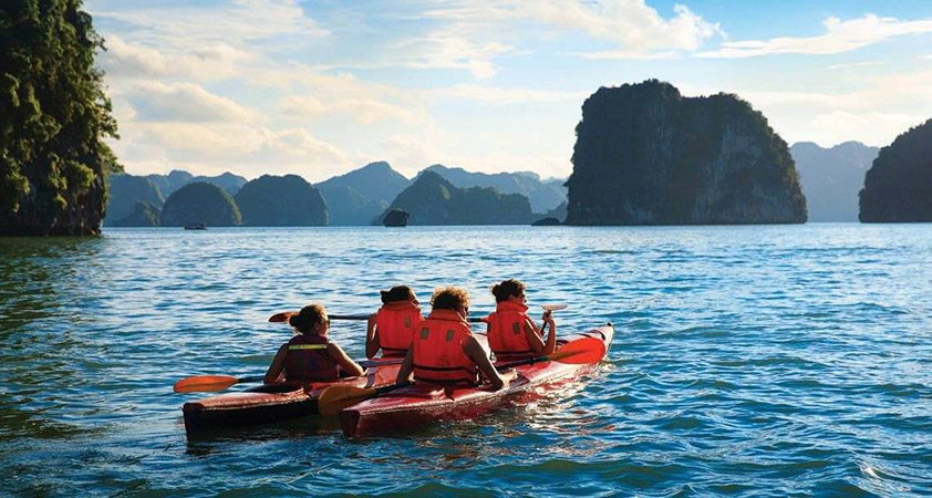 Go paddling by kakak on the clear blue water of Halong Bay
