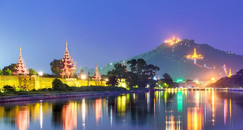 The beauty of Mandalay city is more attractive at night