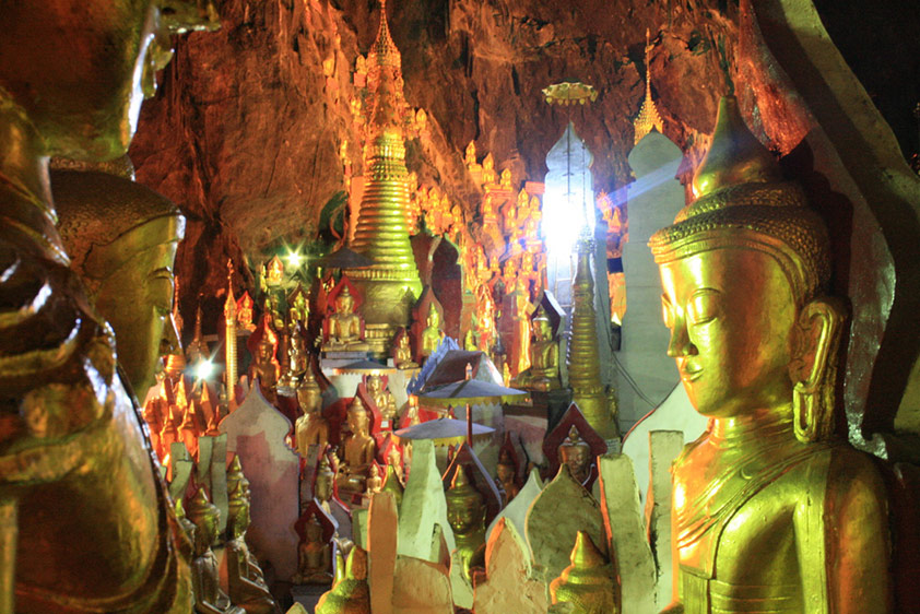There are about 8000 statues in Pindaya cave