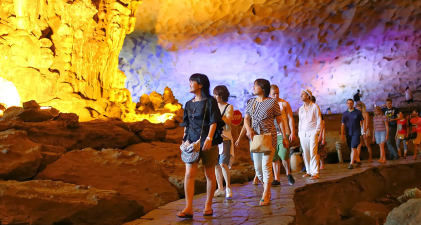 An exploration of the cave on Halong bay 