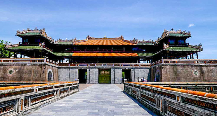 Coming to Hue, visitors will be amazed by the architecture of Hue citadel and gain more knowledge of Vietnamese history
