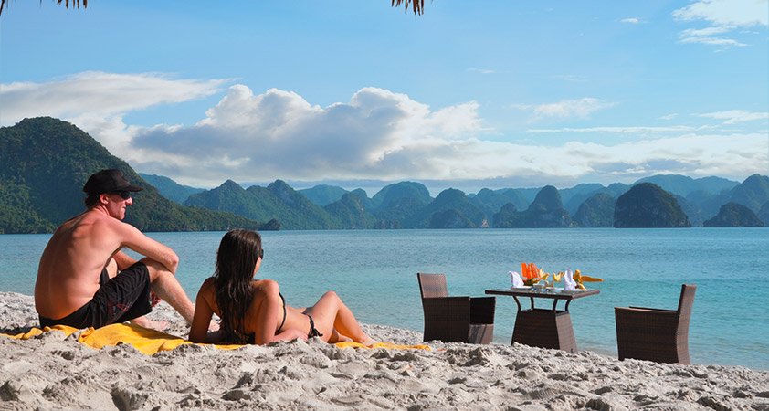 Relax on a beautiful beach on Halong bay with your lover